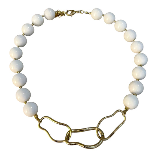 White chain